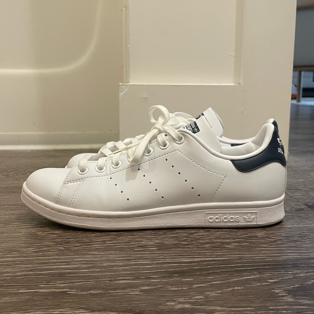 These are in perfect condition! Barely worn because they are too big on me.